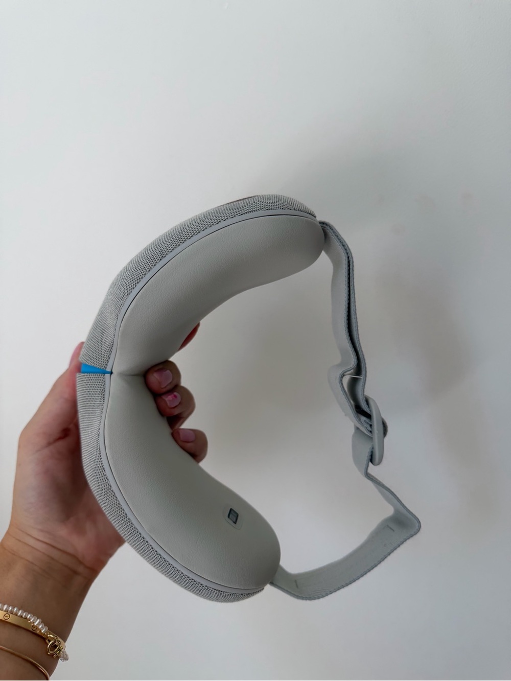 Therabody Light Gray Eye Massager - Fabric Cover - Picture 3 of 5